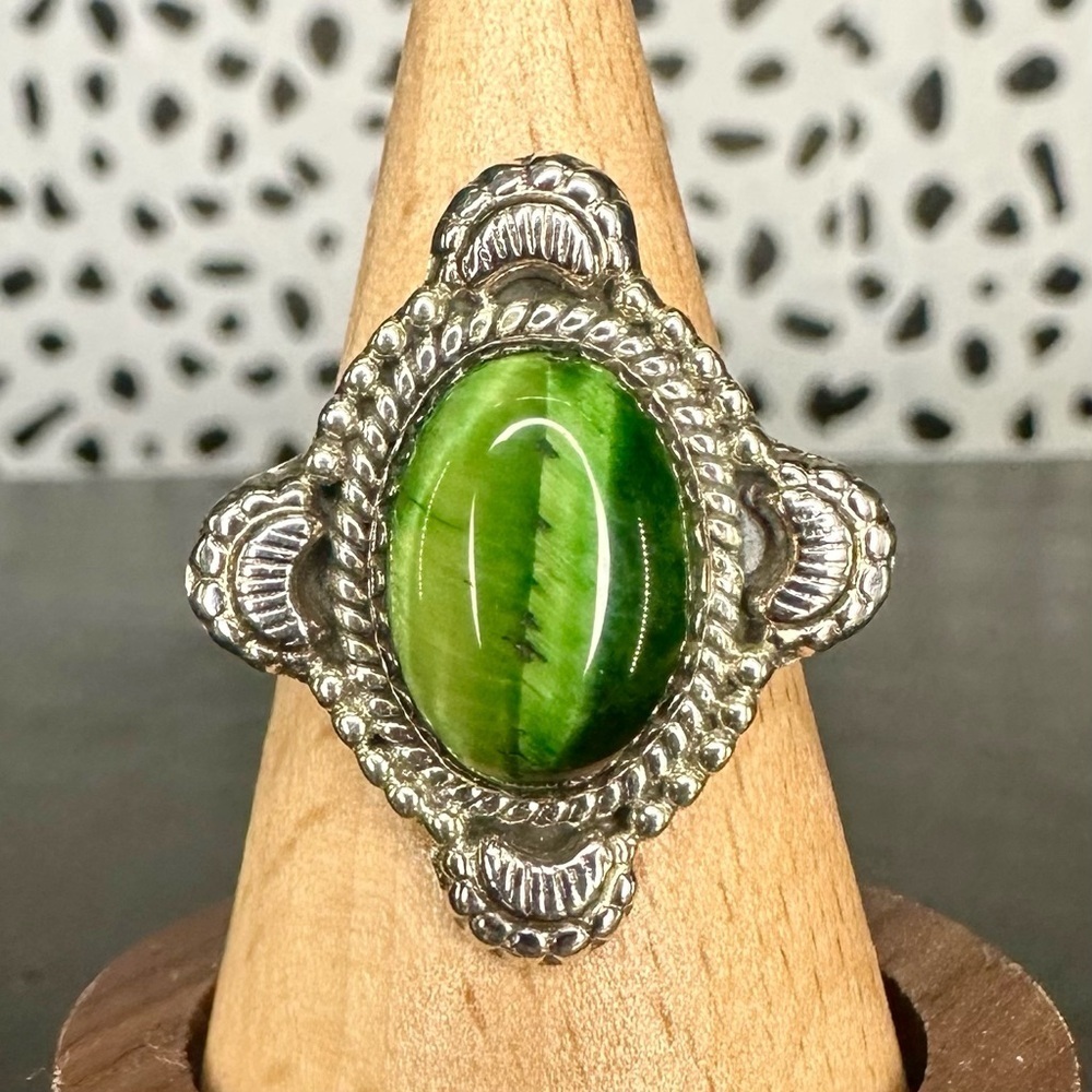 Sterling Silver Green Tigers Cats Eye Elegant Setting Statement Ring